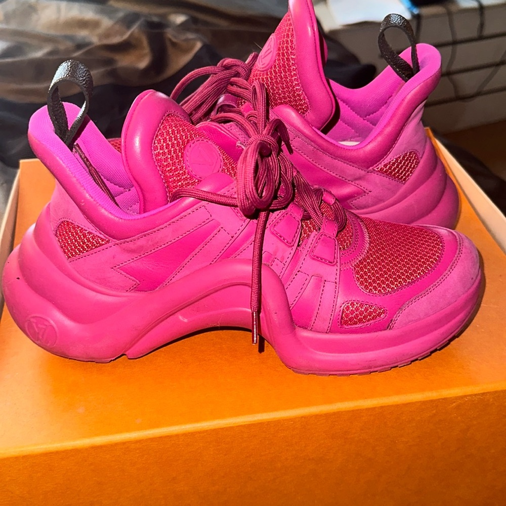 Limited edition 🩷Pink Archlight sneakers🩷